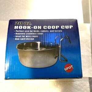 ITEM NO. 26: SPOT hook-on dog/cat water or food bowl.